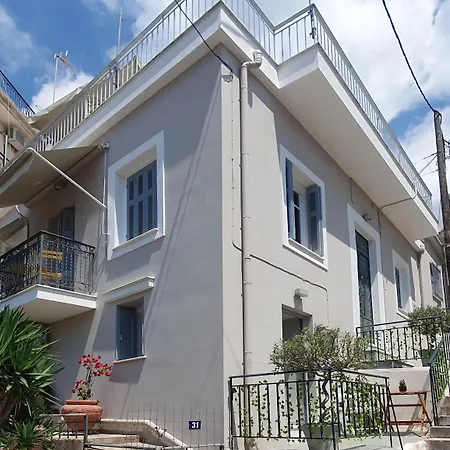 μια μικρή φωλιά στην μποέμ γειτονιά της πάτρας! * Патра