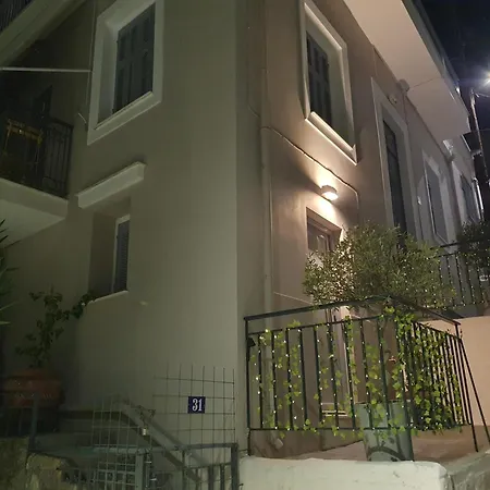 μια μικρή φωλιά στην μποέμ γειτονιά της πάτρας! Апартаменты Патра